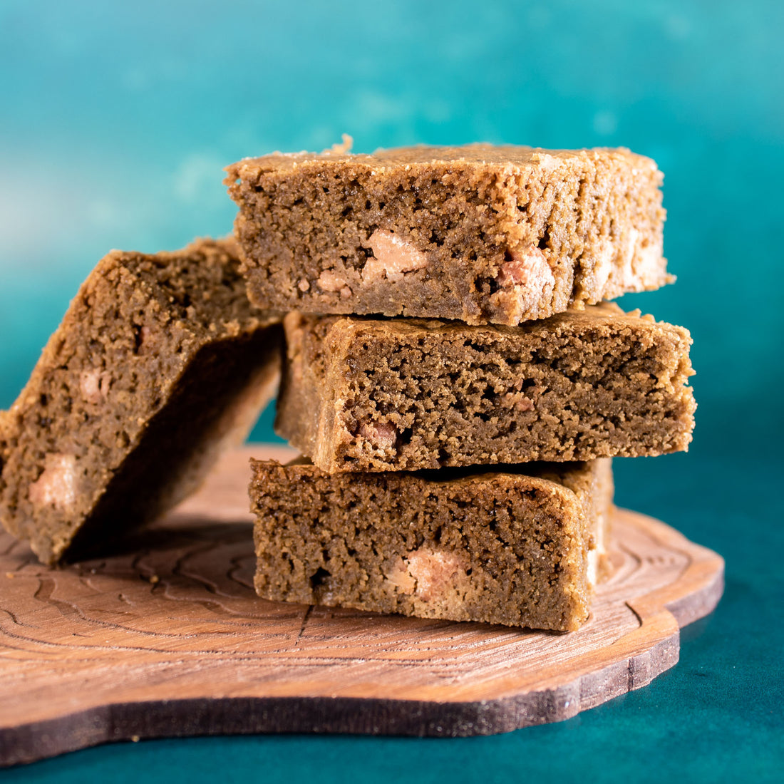 Hojicha Blondies with Caramel Chips